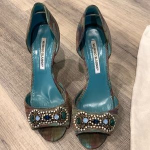 Beautiful multicolor teal fabric size 37 Manolo Blahnik barely worn